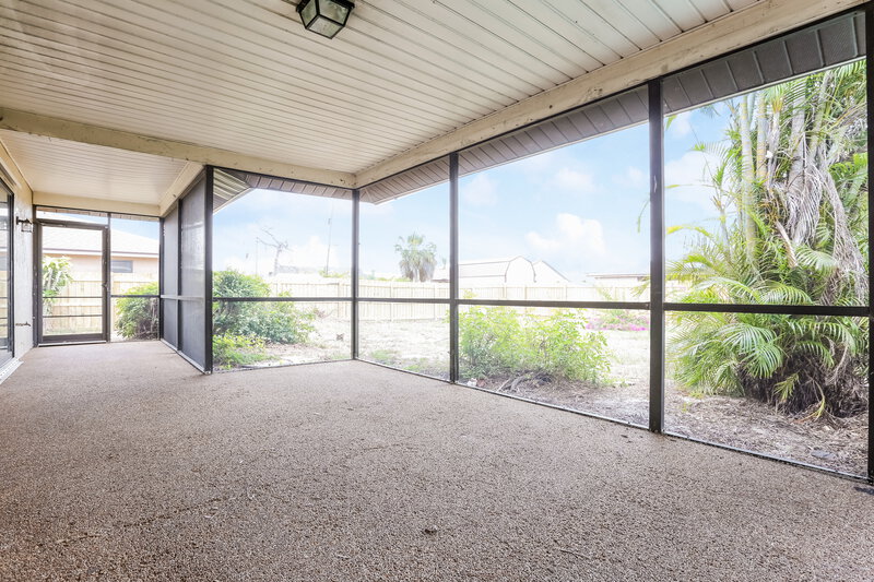 2,170/Mo, 6944 Bargello St Englewood, FL 34224 Sun Room View
