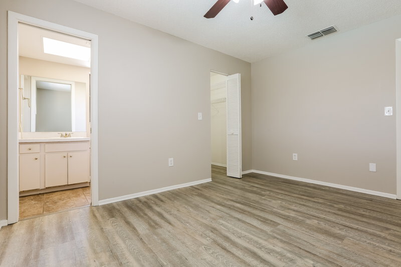 2,170/Mo, 6944 Bargello St Englewood, FL 34224 Main Bedroom View 2