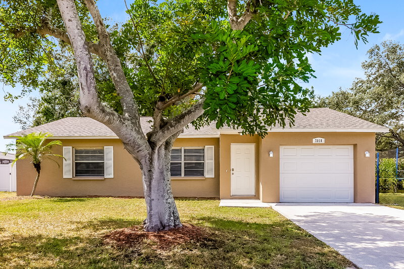 1,990/Mo, 7018 12th Ct E Sarasota, FL 34243 External View