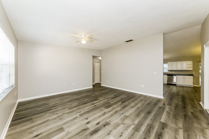 1,990/Mo, 7018 12th Ct E Sarasota, FL 34243 Living Room View 3