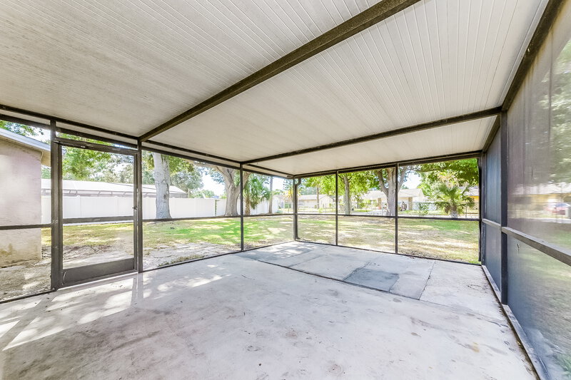 1,990/Mo, 7018 12th Ct E Sarasota, FL 34243 Sun Room View