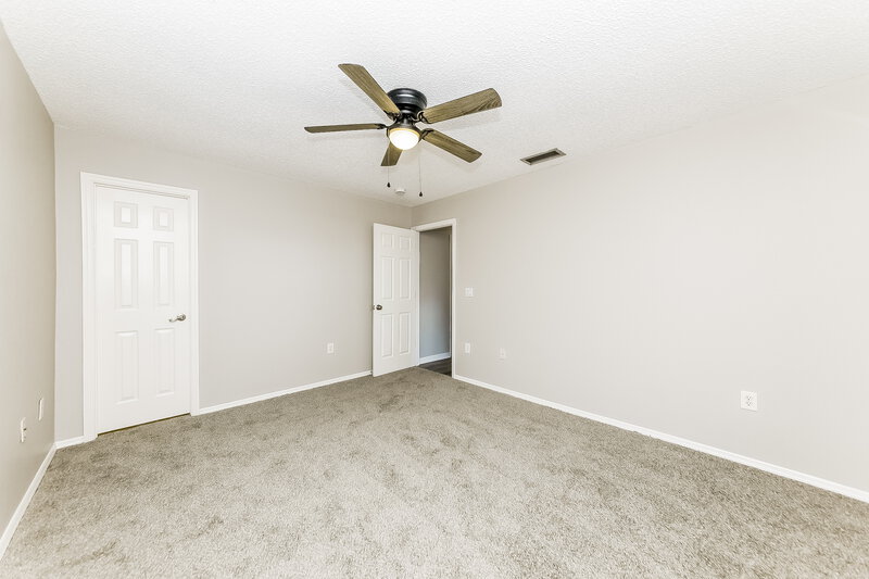 1,990/Mo, 7018 12th Ct E Sarasota, FL 34243 Main Bedroom View