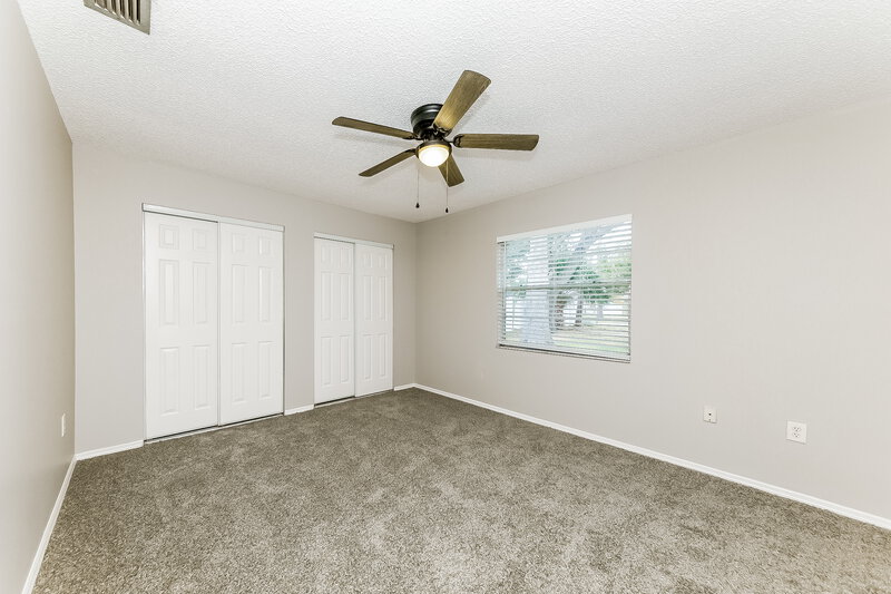 1,990/Mo, 7018 12th Ct E Sarasota, FL 34243 Main Bedroom View 2