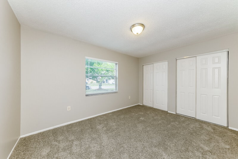 1,990/Mo, 7018 12th Ct E Sarasota, FL 34243 Bedroom View