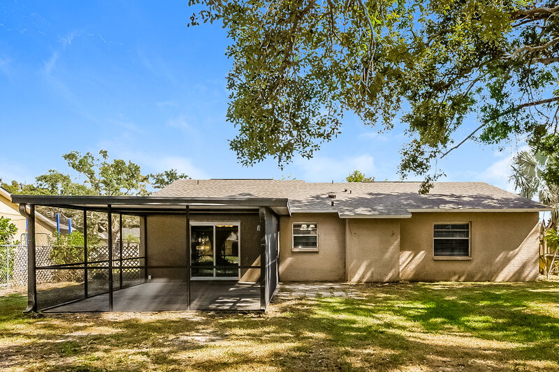 1,990/Mo, 7018 12th Ct E Sarasota, FL 34243 Rear View