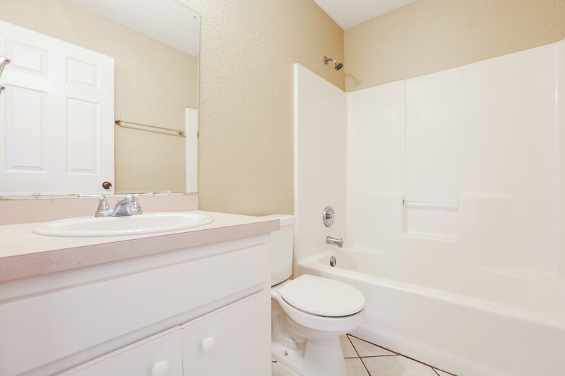 1,730/Mo, 2429 Vedado St North Port, FL 34286 Main Bathroom View