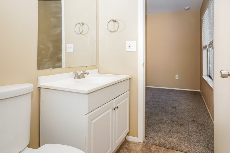 2,050/Mo, 4785 Payne St North Port, FL 34287 Main Bathroom View