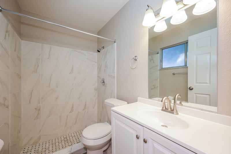 1,640/Mo, 3507 Montclair Circle North Port, FL 34287 Main Bathroom View