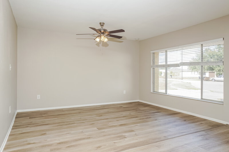 1,635/Mo, 6927 Roslyn Ct North Port, FL 34287 Living Room View