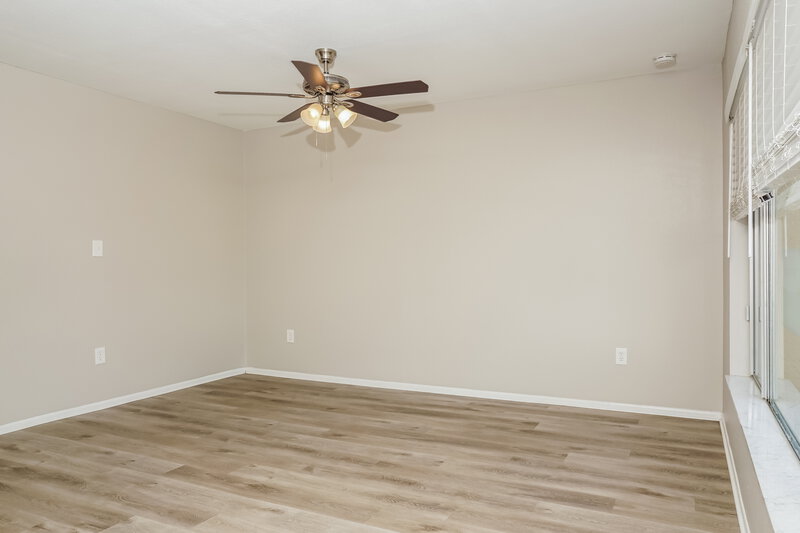 1,635/Mo, 6927 Roslyn Ct North Port, FL 34287 Living Room View 2