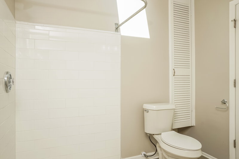 1,635/Mo, 6927 Roslyn Ct North Port, FL 34287 Main Bathroom View