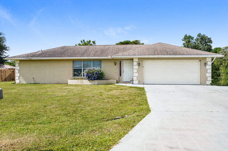 1,575/Mo, 226 Eaglesmere Dr Lehigh Acres, FL 33936 External View