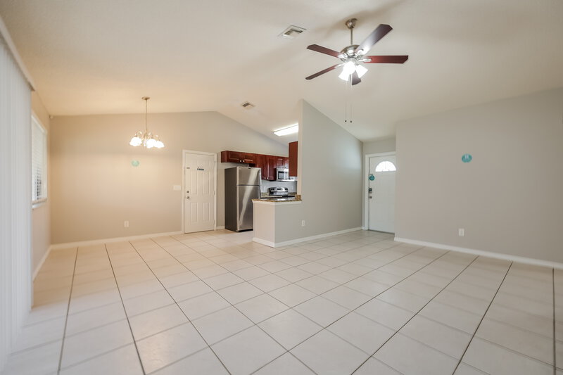 0/Mo, 8476 Coral Dr Fort Myers, FL 33967 Living Room View 2