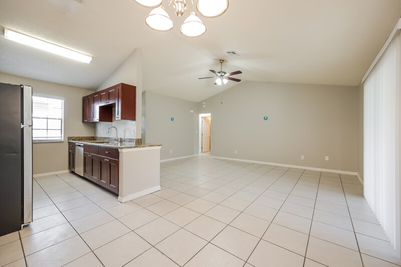 0/Mo, 8476 Coral Dr Fort Myers, FL 33967 Dining Room View 2