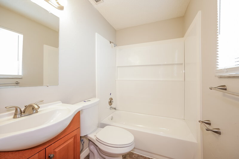 0/Mo, 8476 Coral Dr Fort Myers, FL 33967 Main Bathroom View