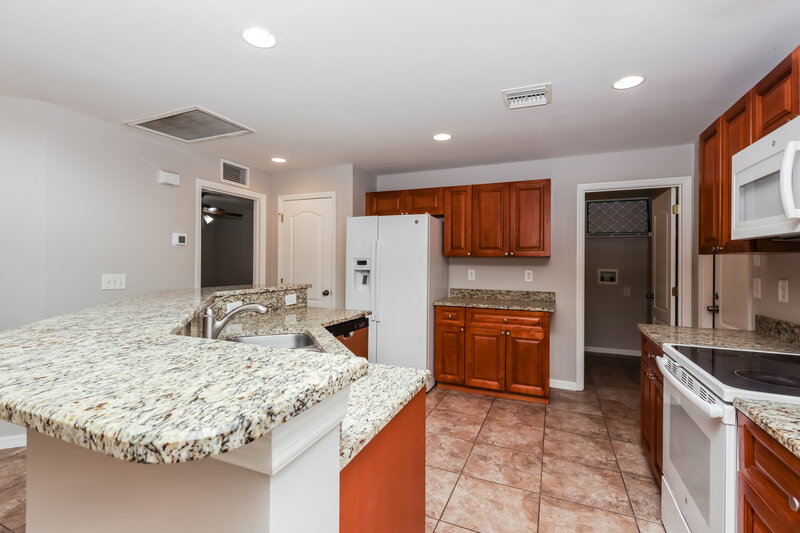 1,915/Mo, 769 Oakridge Ave S Lehigh Acres, FL 33974 Kitchen View