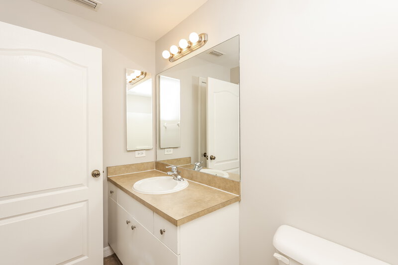 1,915/Mo, 769 Oakridge Ave S Lehigh Acres, FL 33974 Main Bathroom View