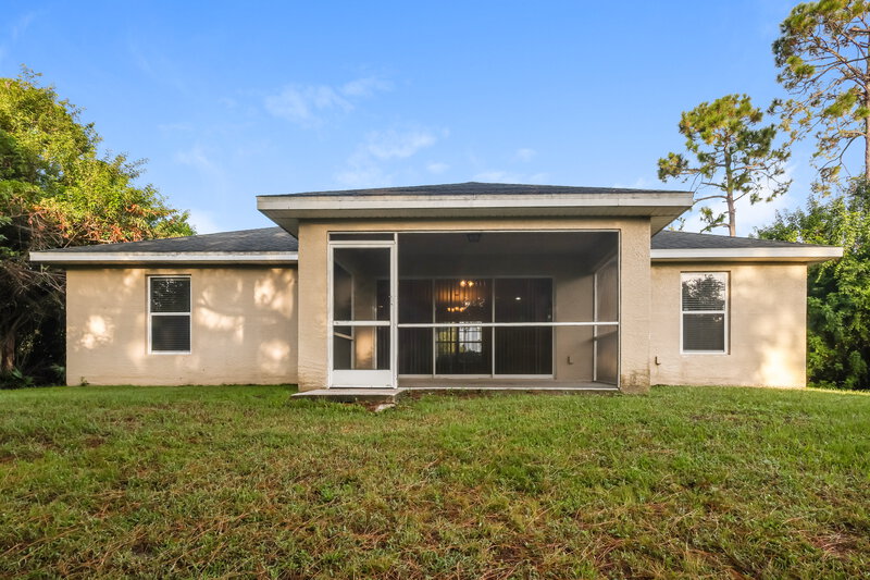 1,915/Mo, 769 Oakridge Ave S Lehigh Acres, FL 33974 Rear View