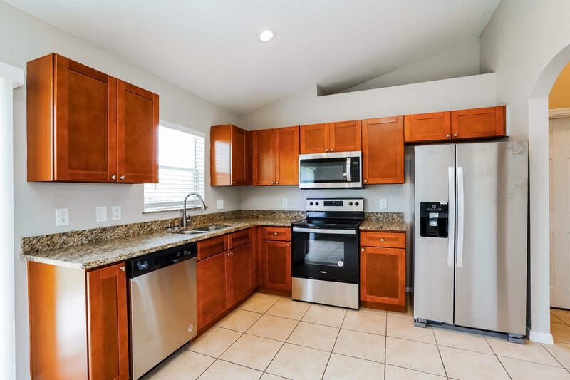 1,655/Mo, 3204 18th St SW Lehigh Acres, FL 33976 Kitchen View