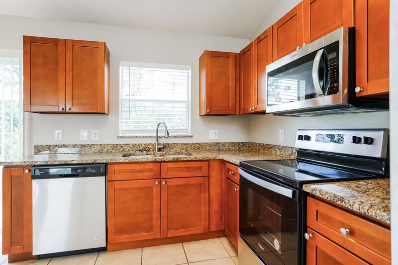 1,655/Mo, 3204 18th St SW Lehigh Acres, FL 33976 Kitchen View 2