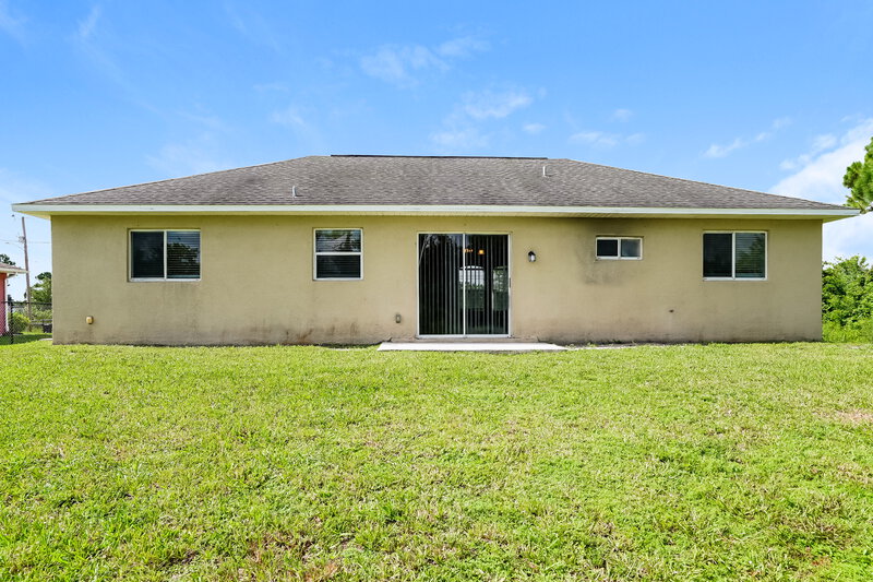 1,655/Mo, 3204 18th St SW Lehigh Acres, FL 33976 Rear View 2