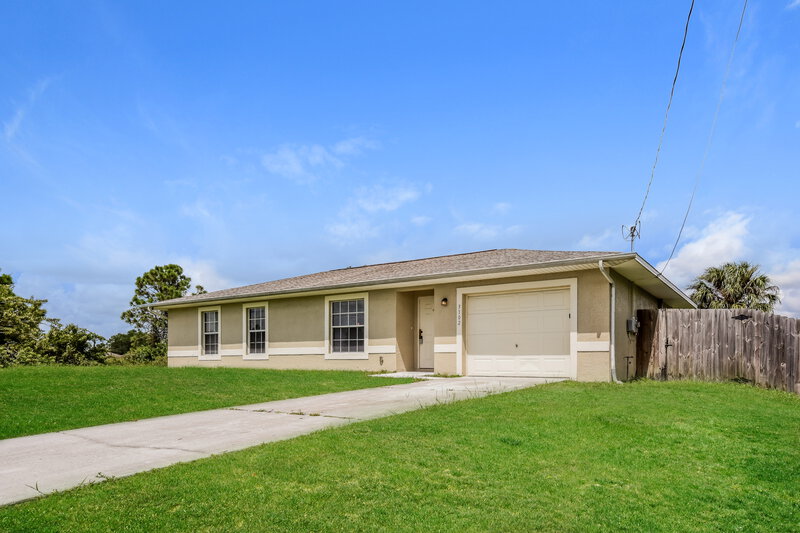 2,380/Mo, 3102 39th St SW Lehigh Acres, FL 33976 Front View