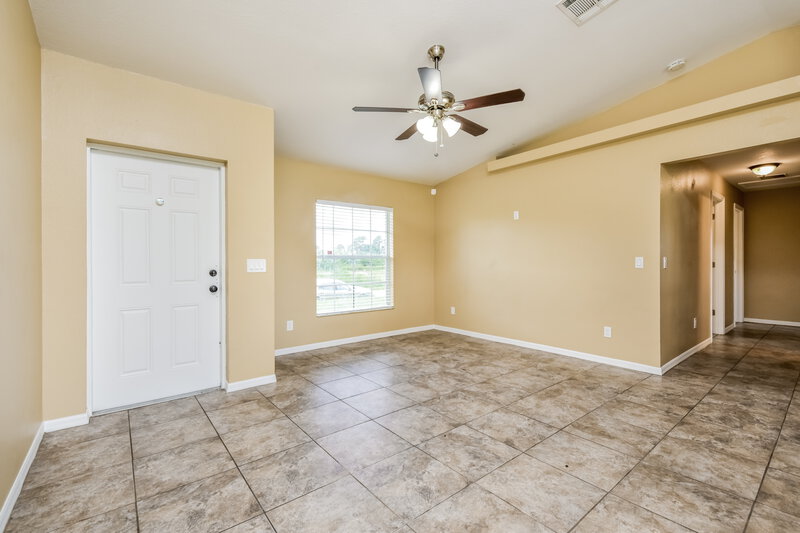 2,380/Mo, 3102 39th St SW Lehigh Acres, FL 33976 Living Room View 5