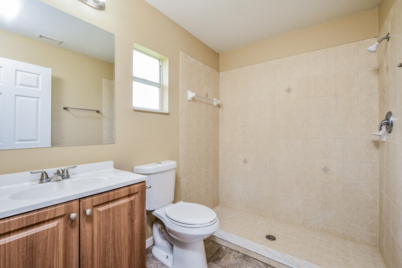2,380/Mo, 3102 39th St SW Lehigh Acres, FL 33976 Main Bathroom View