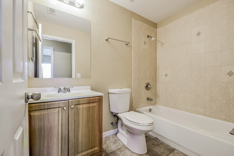 2,380/Mo, 3102 39th St SW Lehigh Acres, FL 33976 Bathroom View
