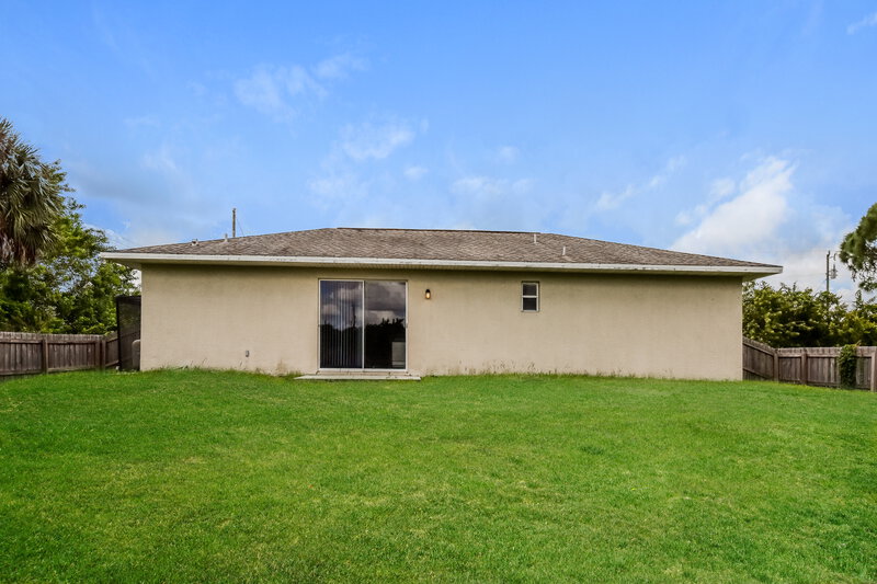 2,380/Mo, 3102 39th St SW Lehigh Acres, FL 33976 Rear View