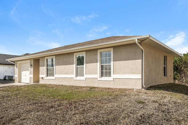 1,565/Mo, 2916 12th St SW Lehigh Acres, FL 33976 Front View