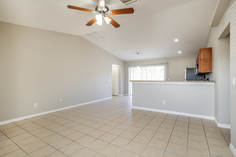1,565/Mo, 2916 12th St SW Lehigh Acres, FL 33976 Living Room View 2