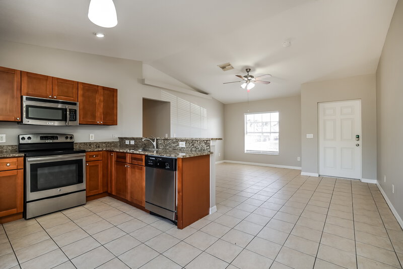 1,565/Mo, 2916 12th St SW Lehigh Acres, FL 33976 Kitchen View 2