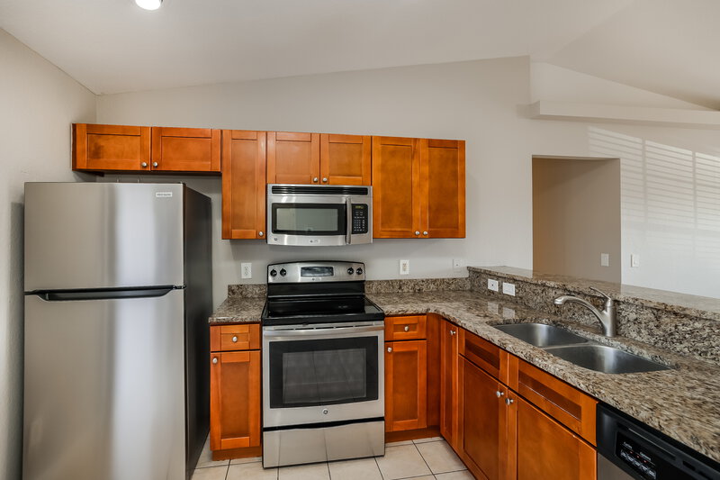 1,565/Mo, 2916 12th St SW Lehigh Acres, FL 33976 Kitchen View 3