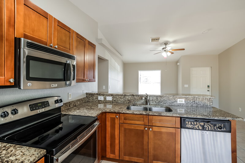 1,565/Mo, 2916 12th St SW Lehigh Acres, FL 33976 Kitchen View 4