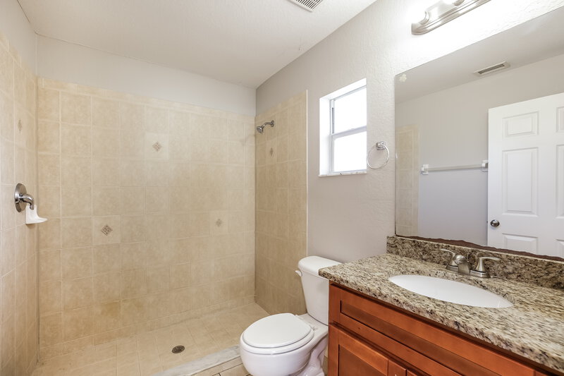 1,565/Mo, 2916 12th St SW Lehigh Acres, FL 33976 Main Bathroom View