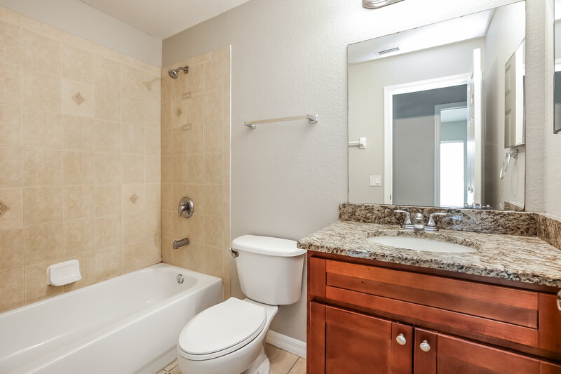 1,565/Mo, 2916 12th St SW Lehigh Acres, FL 33976 Bathroom View