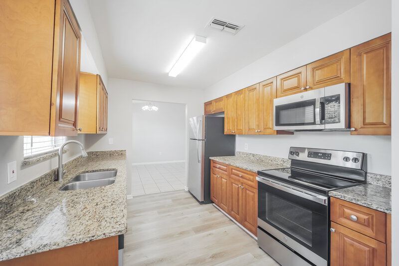 1,795/Mo, 2122 SE 6th Ln Cape Coral, FL 33990 Kitchen View