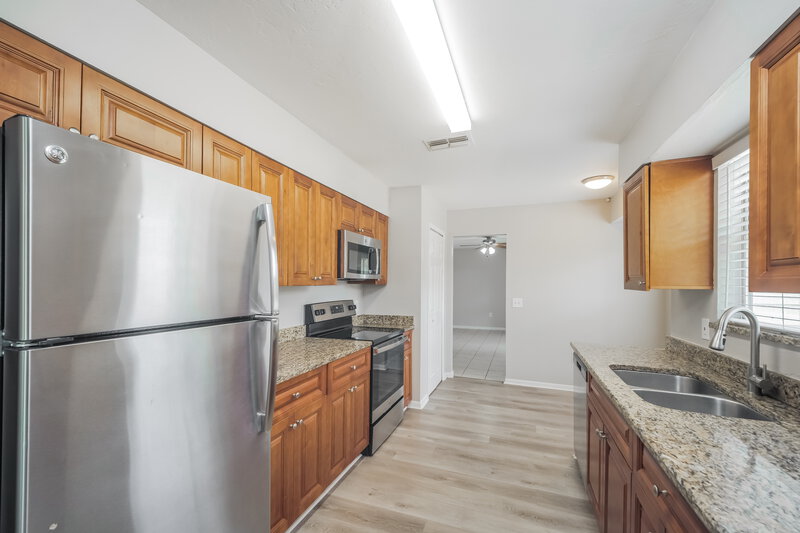 1,795/Mo, 2122 SE 6th Ln Cape Coral, FL 33990 Kitchen View 2