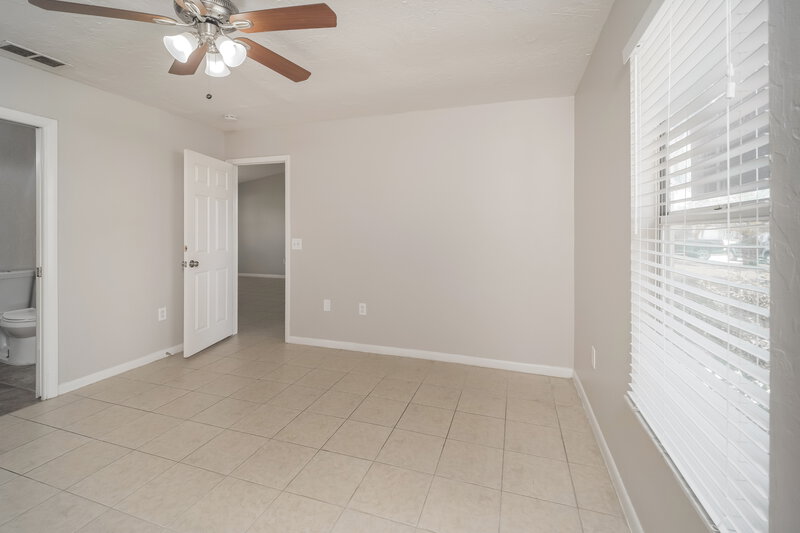 1,795/Mo, 2122 SE 6th Ln Cape Coral, FL 33990 Main Bedroom View