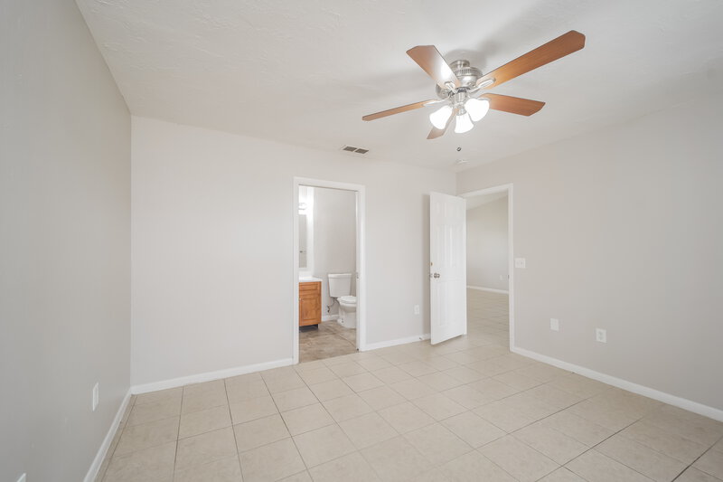1,795/Mo, 2122 SE 6th Ln Cape Coral, FL 33990 Main Bedroom View 2