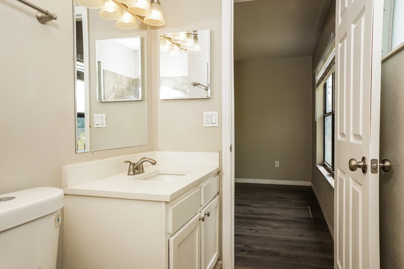 1,645/Mo, 5362 Trekell St North Port, FL 34287 Main Bathroom View