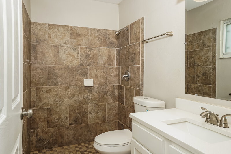 1,645/Mo, 5362 Trekell St North Port, FL 34287 Bathroom View