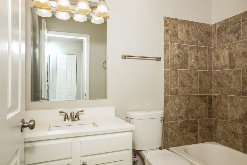 1,645/Mo, 5362 Trekell St North Port, FL 34287 Bathroom View 2