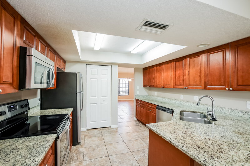 1,910/Mo, 18446 Elgin Ave Port Charlotte, FL 33948 Kitchen View