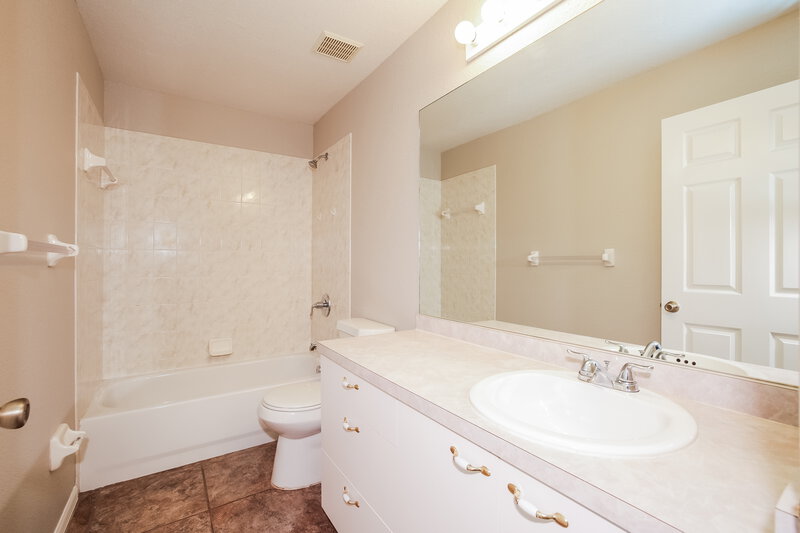 1,740/Mo, 187 Cougar Way Rotonda West, FL 33947 Main Bathroom View