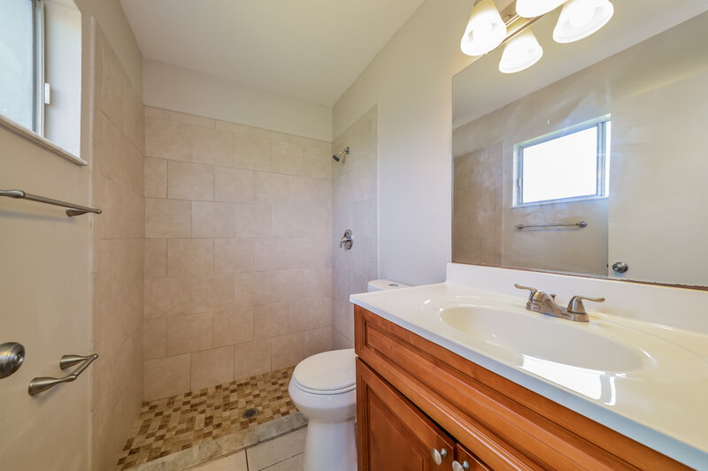 1,670/Mo, 6866 Carovel Ave North Port, FL 34287 Main Bathroom View