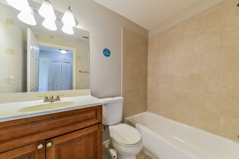 1,670/Mo, 6866 Carovel Ave North Port, FL 34287 Bathroom View