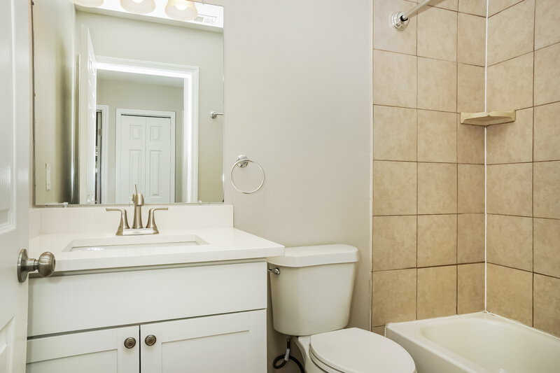 1,740/Mo, 5192 Cambay St North Port, FL 34287 Bathroom View 2