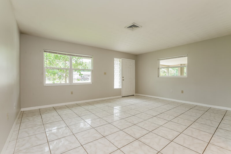 1,980/Mo, 12614 5th St Fort Myers, FL 33905 Living Room View 2